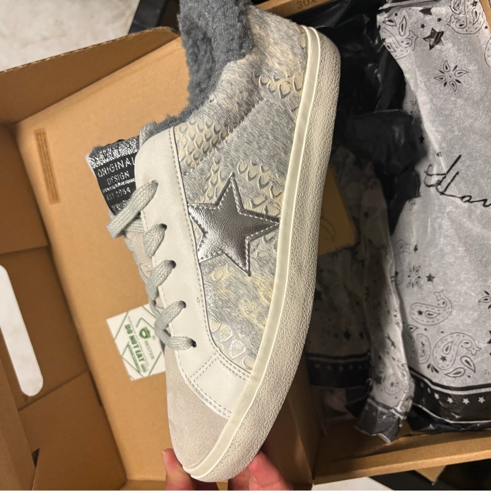 Vintage Havana Gray and Silver Sneakers